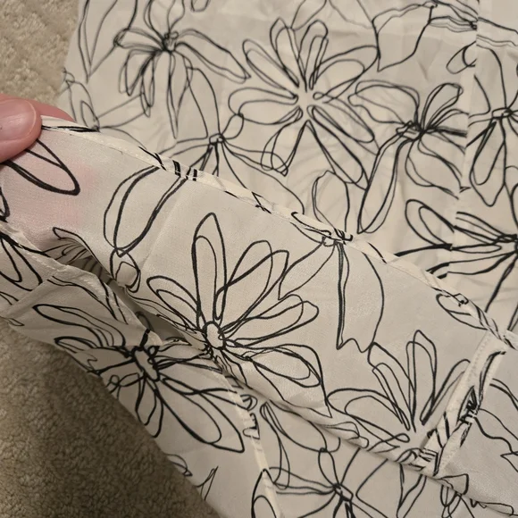 MOTF Floral Silk Top - Picture 4 of 8